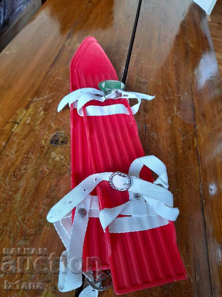 Schiuri vechi pentru copii Mladost cu preț 60.00 BGN | € 30.68