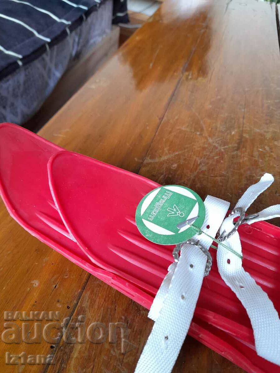 Licitație Schiuri vechi pentru copii Mladost