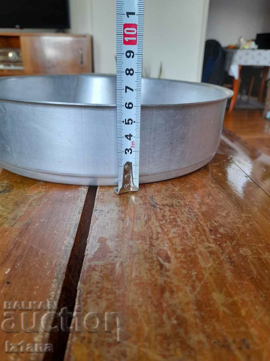 Old aluminum cake pan with price 35.00 BGN | € 17.90 Old aluminum cake pan with price 35.00 BGN | € 17.90