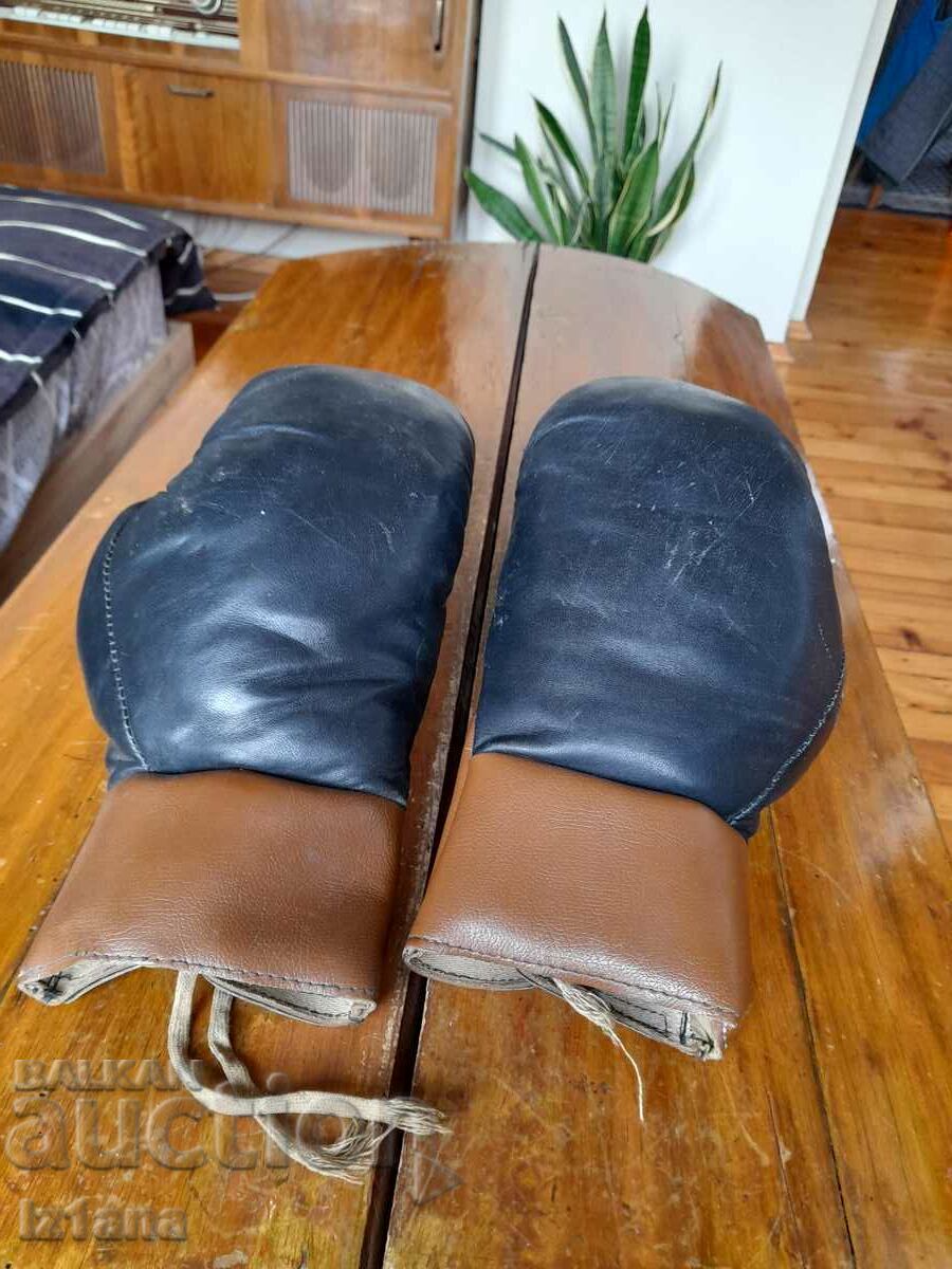 Old boxing gloves - 5 Old boxing gloves - 5