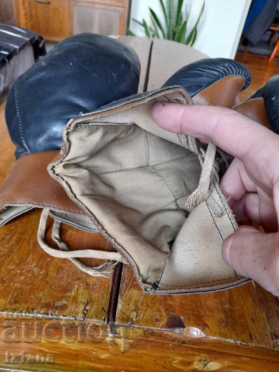 Old boxing gloves - 6 Old boxing gloves - 6