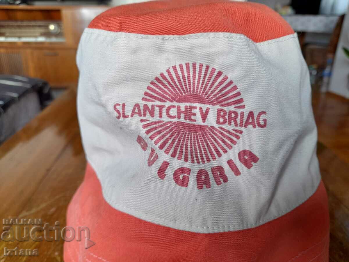 Idiotul cu pălărie veche, Sunny Beach cu preț 20.00 BGN | € 10.23