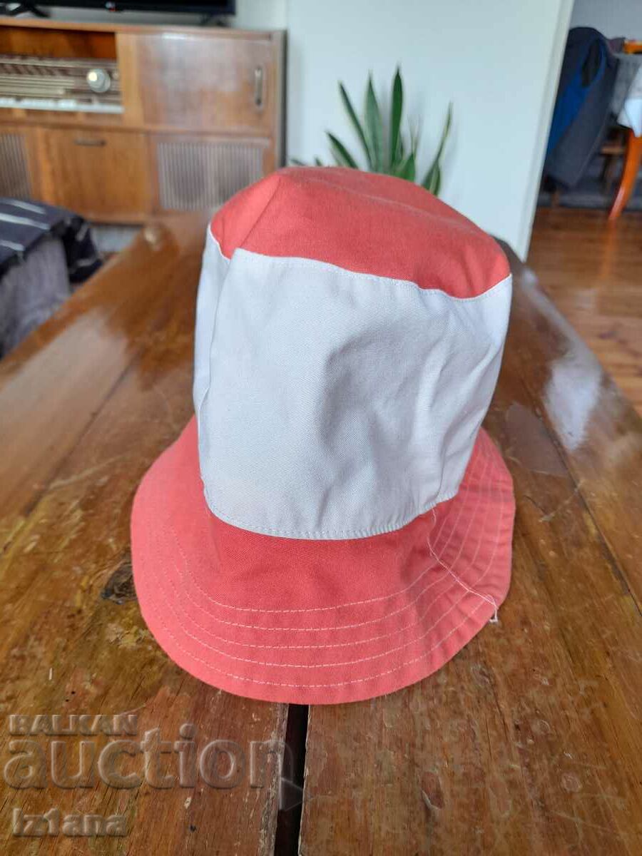 Licitație Idiotul cu pălărie veche, Sunny Beach