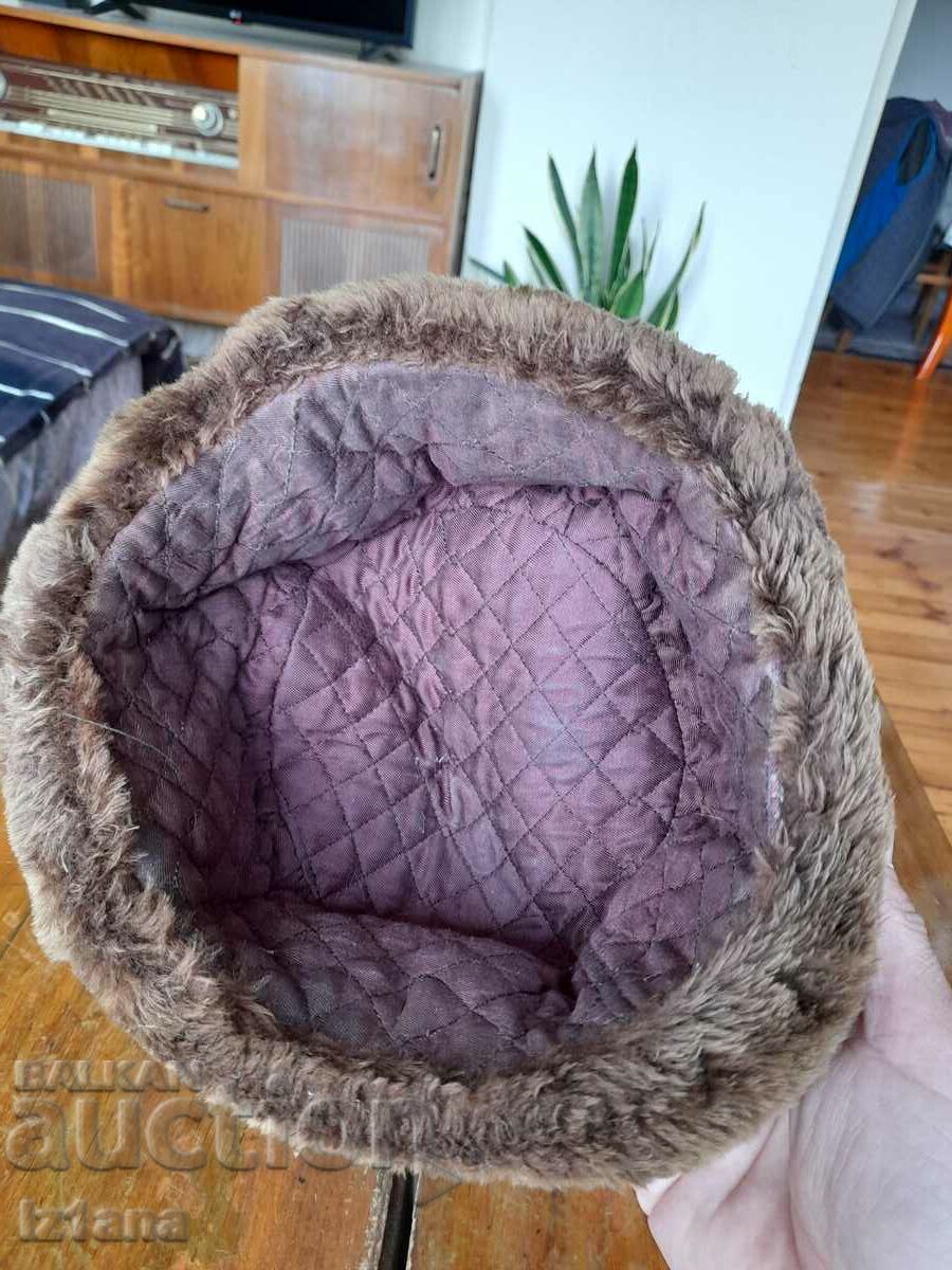 Delivery of Old hat, earmuff