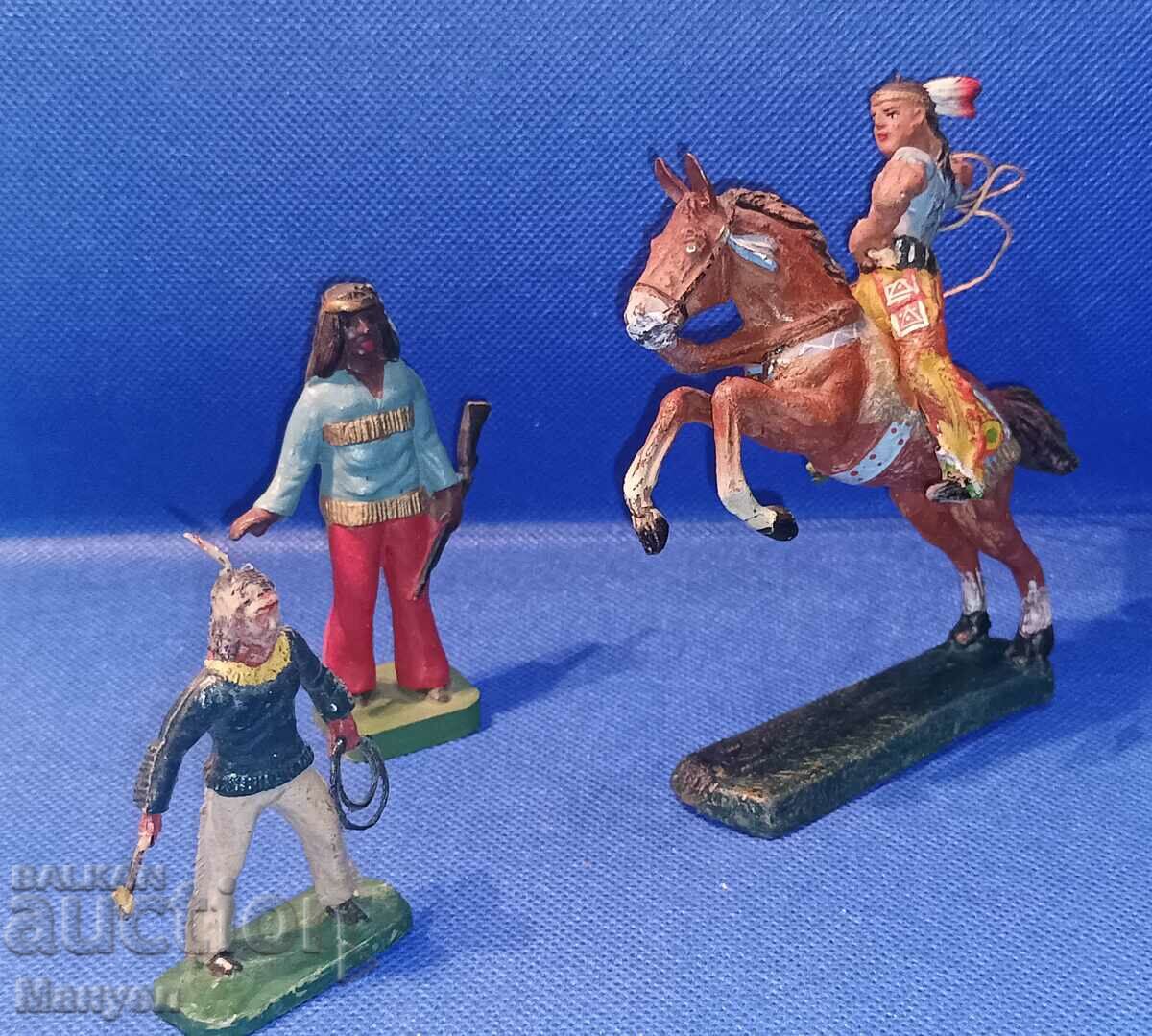 Old painted figurines - Indians
