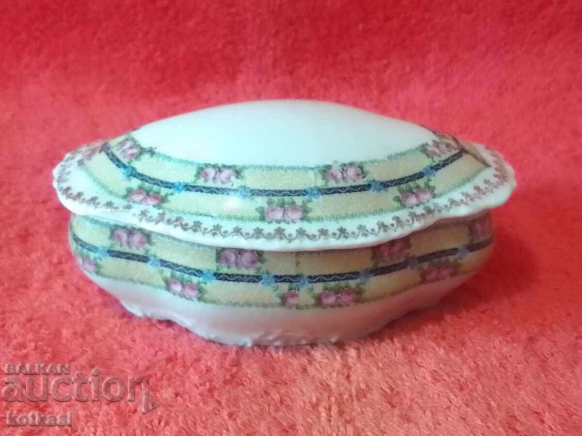 Old porcelain jewelry box AHL GEGRUNDET 1876 with price 31.50 BGN | € 16.11 Old porcelain jewelry box AHL GEGRUNDET 1876 with price 31.50 BGN | € 16.11