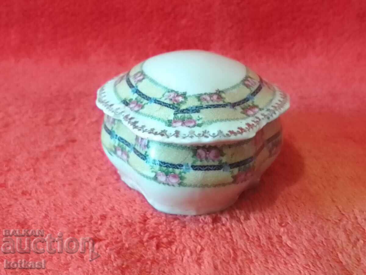 Auction Old porcelain jewelry box AHL GEGRUNDET 1876 Auction Old porcelain jewelry box AHL GEGRUNDET 1876