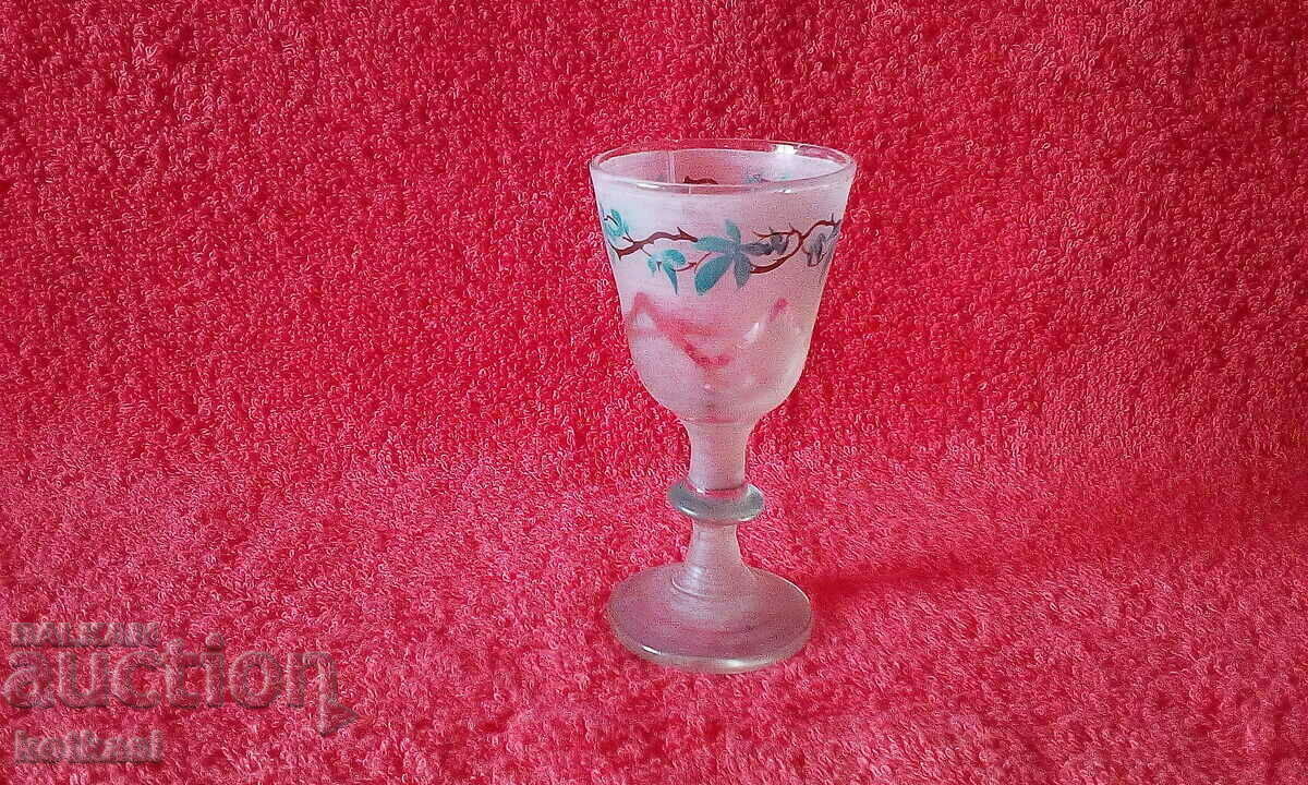 Стара стъклена чаша