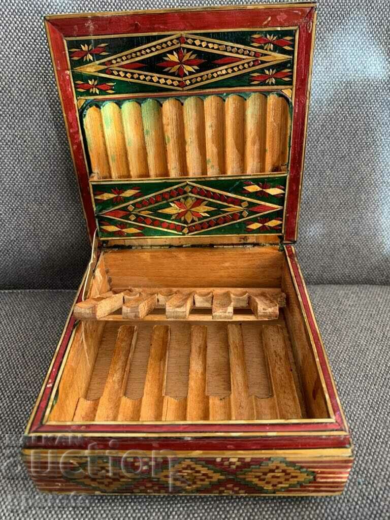 Българска дървена пирографирана етно кутия за цигари-1