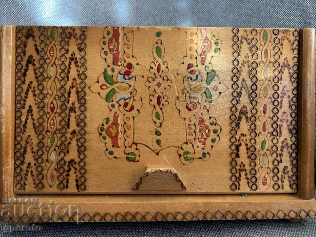 Cutie de țigări etnice bulgărească din lemn pirografat-8 cu preț 20.00 BGN | € 10.23 Cutie de țigări etnice bulgărească din lemn pirografat-8 cu preț 20.00 BGN | € 10.23