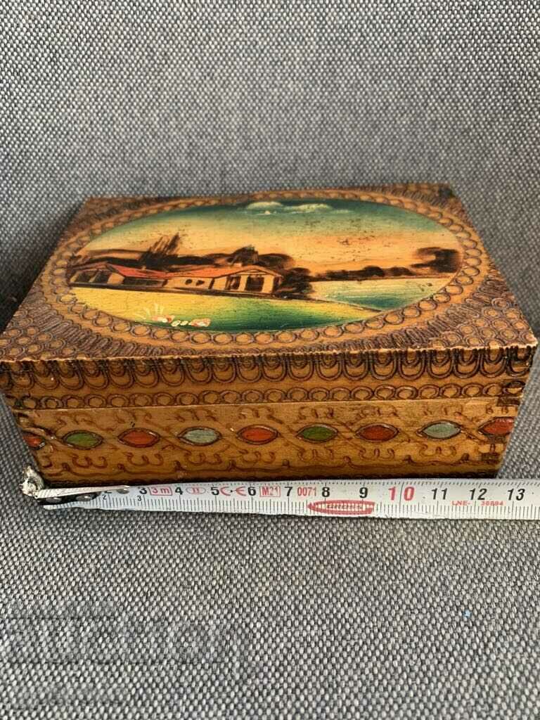 Българска дървена красива рисувана етно кутия-3