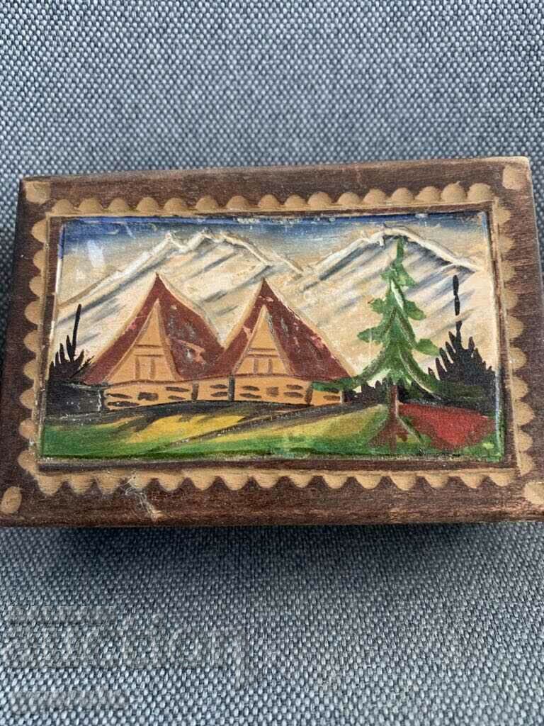 Българска дървена красива рисувана етно кутия-4