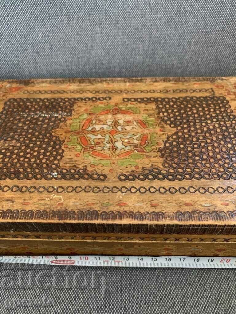 Βουλγαρικό μεγάλο ξύλινο όμορφο έθνικ κουτί-6 με τιμή 10.00 BGN | € 5.11 Βουλγαρικό μεγάλο ξύλινο όμορφο έθνικ κουτί-6 με τιμή 10.00 BGN | € 5.11