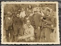 Царство България Снимка на група хора от различни възрасти.