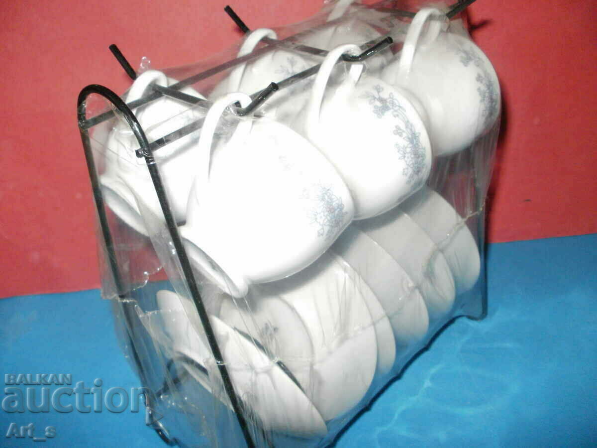 Set de cafea din China nefolosit de 6 cesti cu farfurii - 6 Set de cafea din China nefolosit de 6 cesti cu farfurii - 6