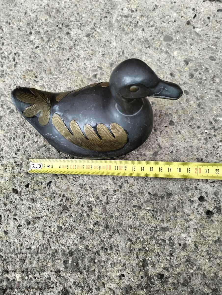 Калаена патица кутия с месингови орнаменти с цена 29.99 лв. | € 15.33 Калаена патица кутия с месингови орнаменти с цена 29.99 лв. | € 15.33