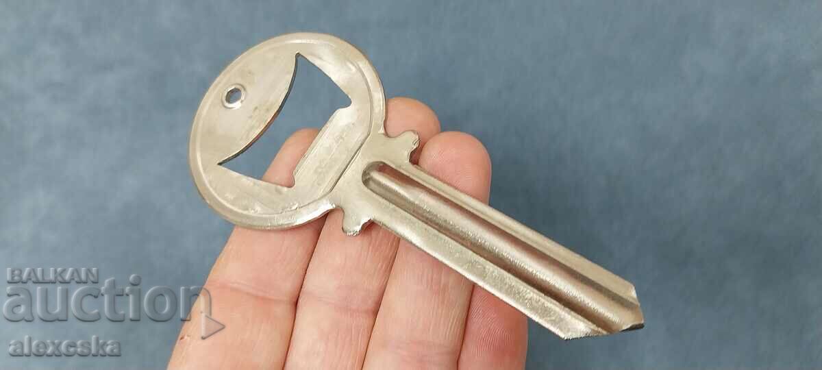 Collector's opener - "Key" with price 15.00 BGN | € 7.67 Collector's opener - "Key" with price 15.00 BGN | € 7.67