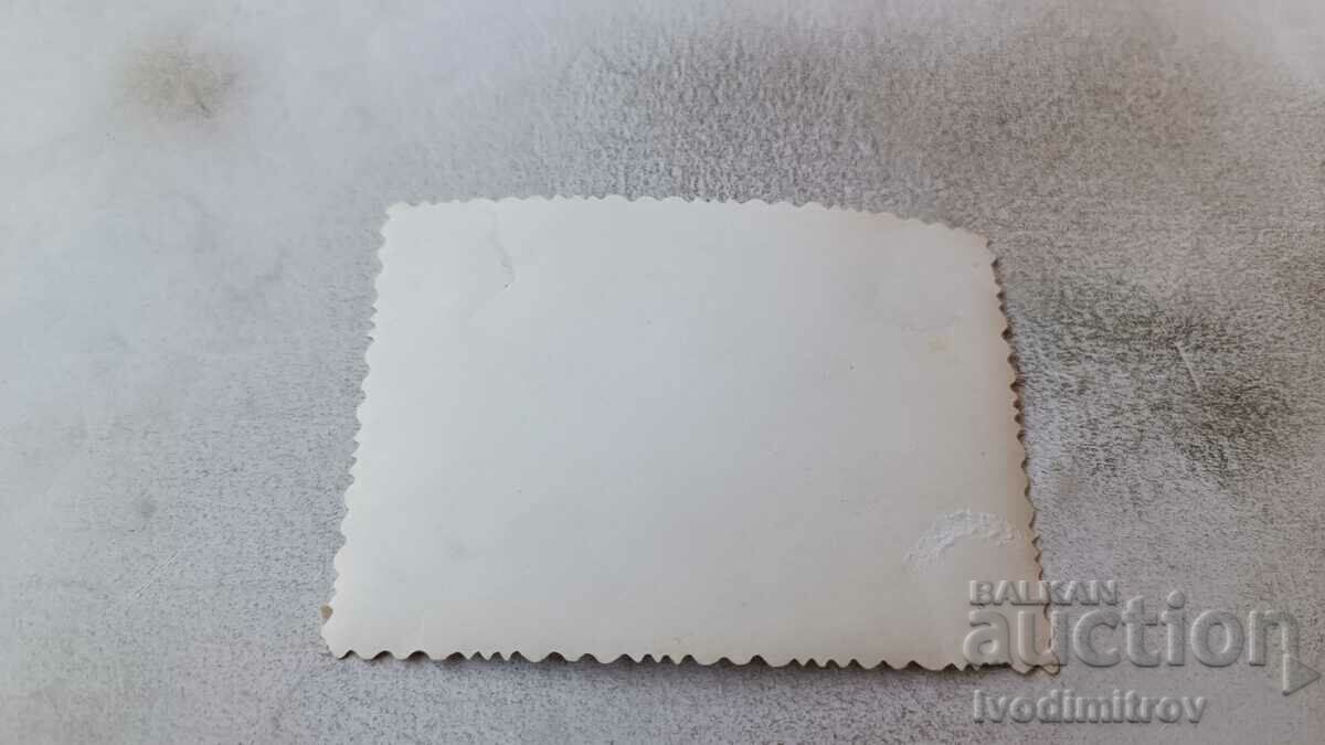 Снимка Мъж и момче на брега на морето с цена 2.35 лв. | € 1.20 Снимка Мъж и момче на брега на морето с цена 2.35 лв. | € 1.20