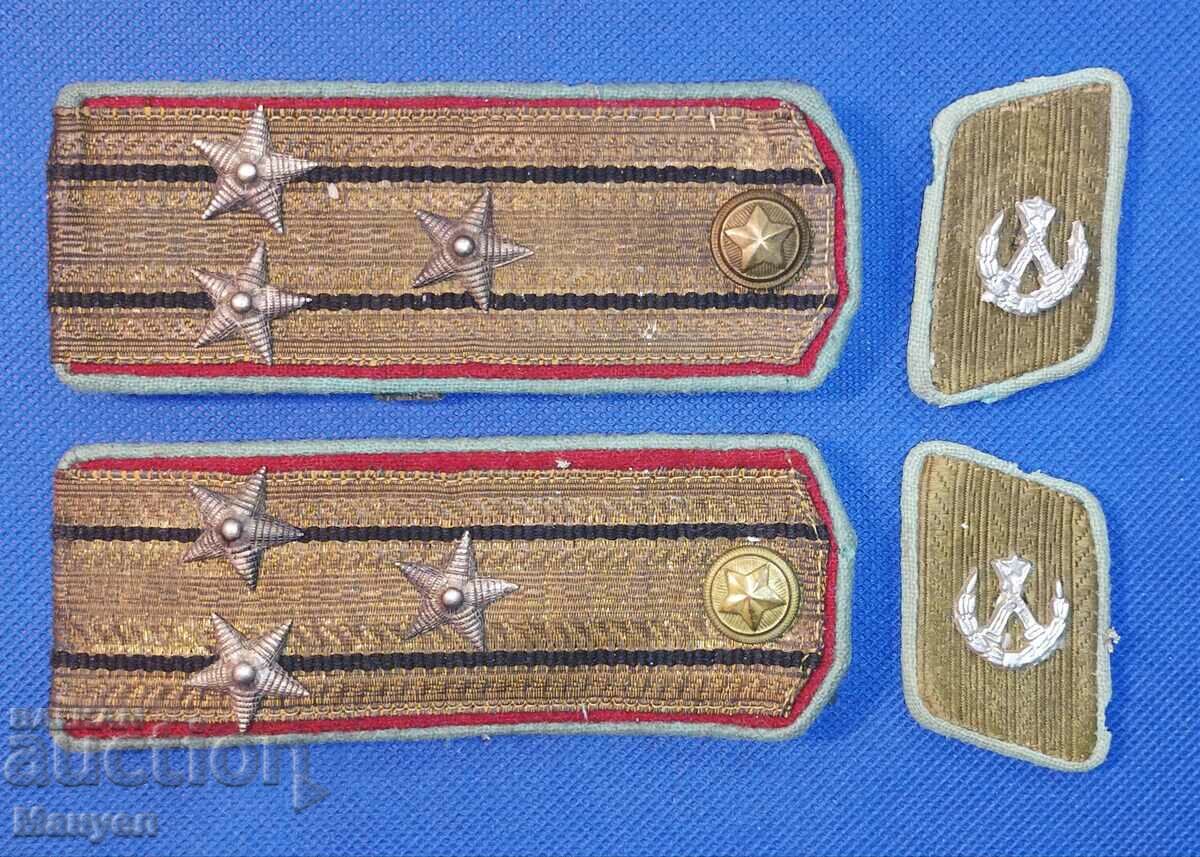 Epaulettes and lapels of a colonel of the Construction Troops - parade