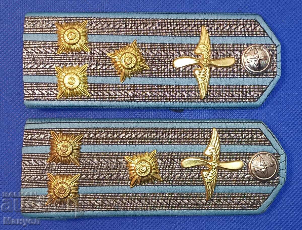 Epoleții unui colonel al Forțelor Aeriene.