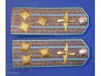 Epaulettes of an Air Force colonel.