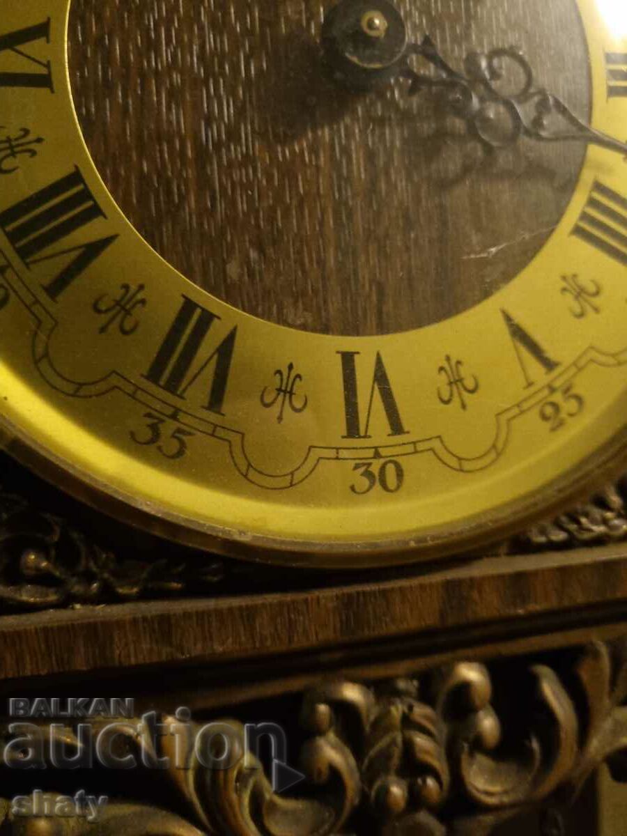 Delivery of Old wall clock. Original