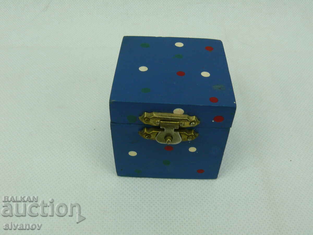 Interesting little wooden box #2255 with price 9.99 BGN | € 5.11 Interesting little wooden box #2255 with price 9.99 BGN | € 5.11