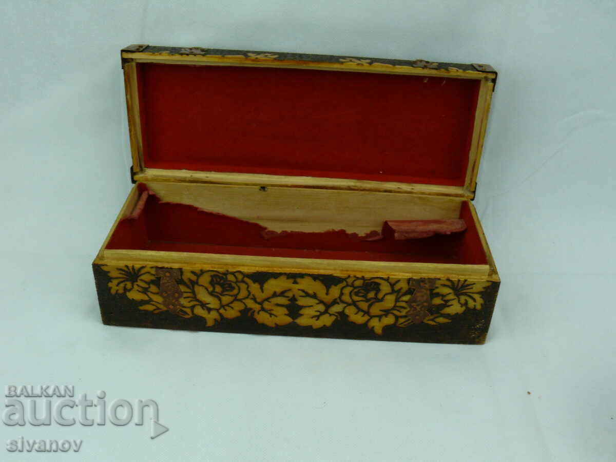 Interesting old wooden box #2260 with price 24.99 BGN | € 12.78