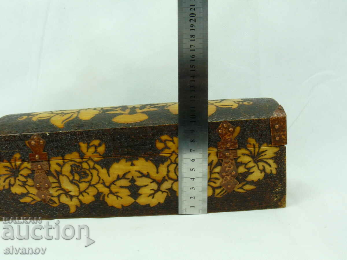 Delivery of Interesting old wooden box #2260