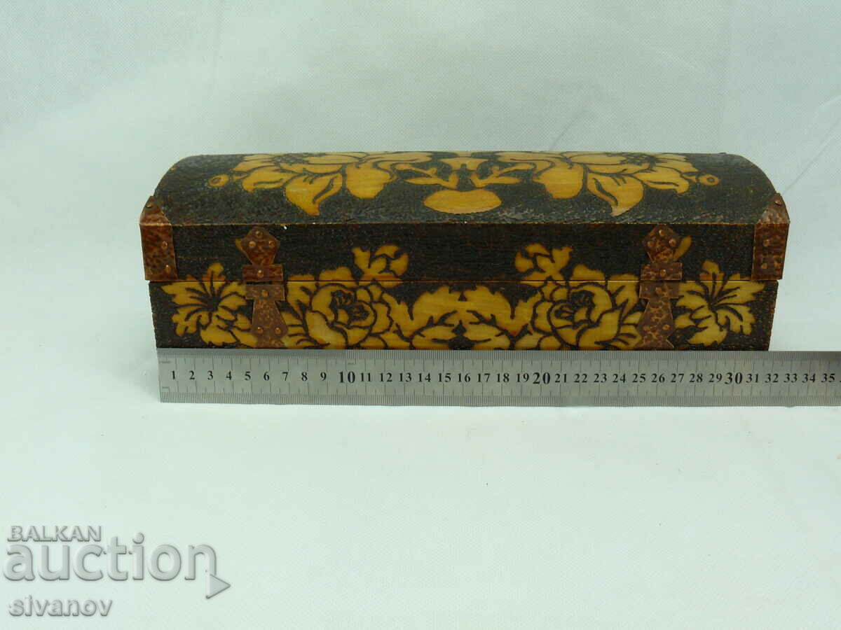 Interesting old wooden box #2260 - 5