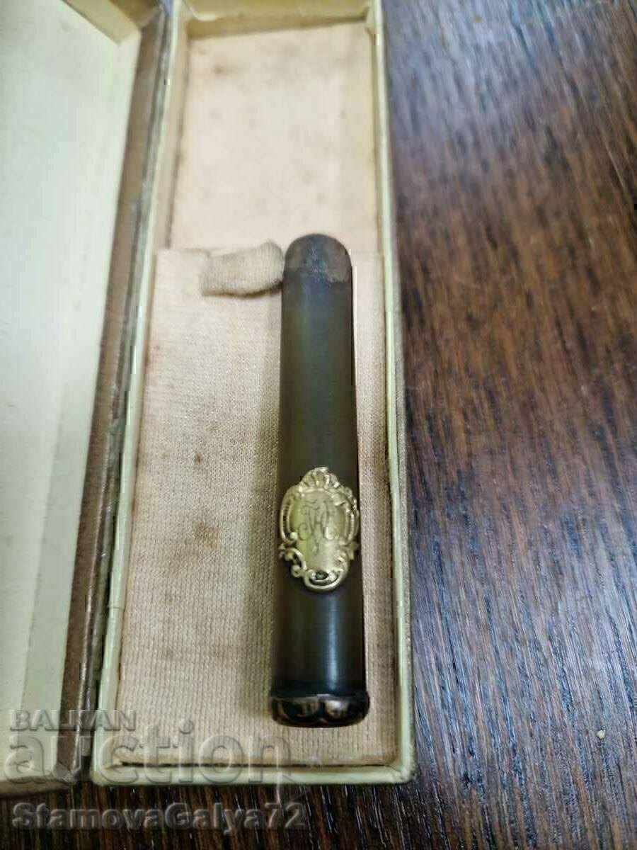 Chihlimbar de țigară antic cu monogramă aurie cu preț € 84.87 | 165.99 BGN