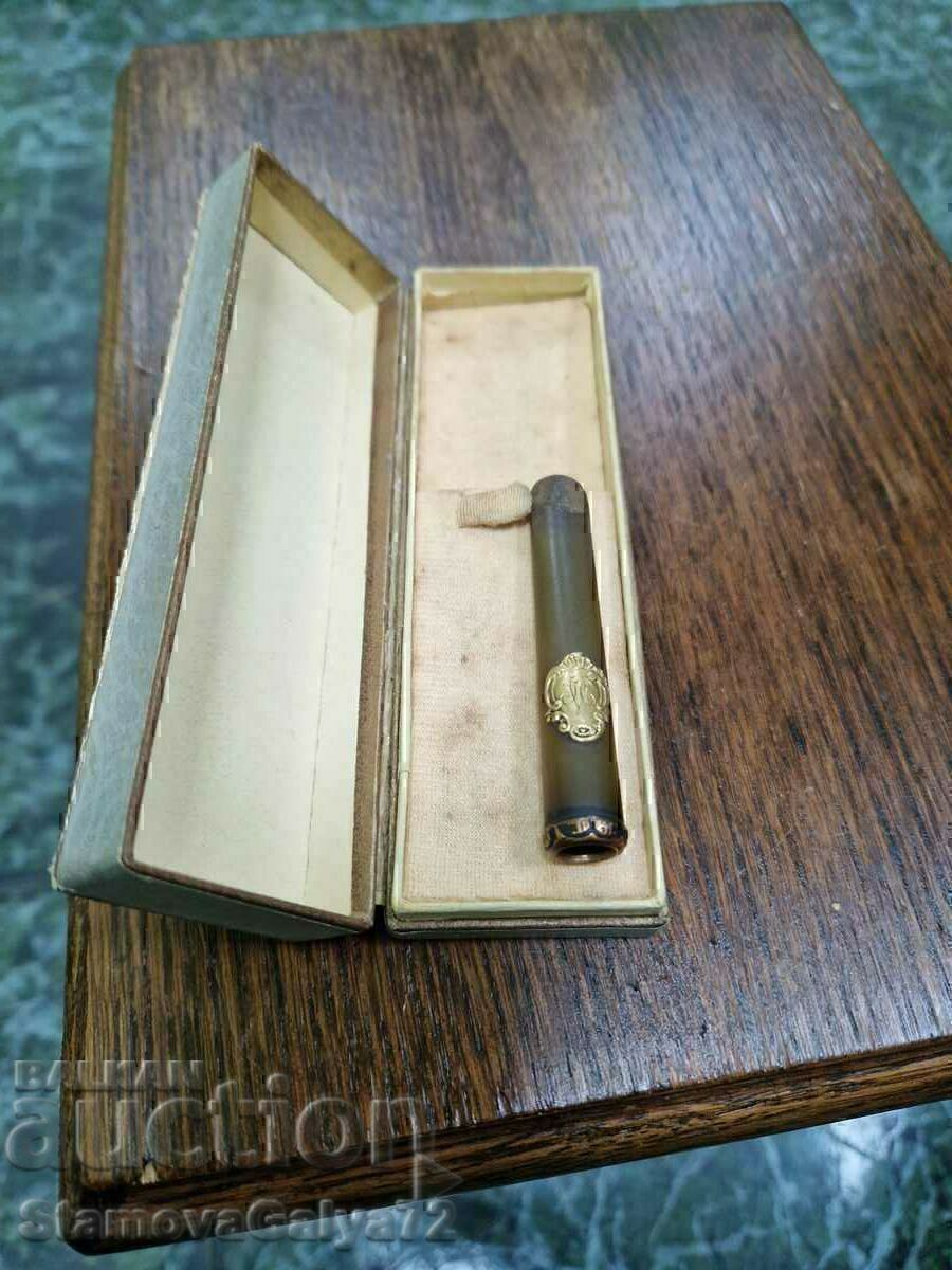 Chihlimbar de țigară antic cu monogramă aurie Chihlimbar de țigară antic cu monogramă aurie