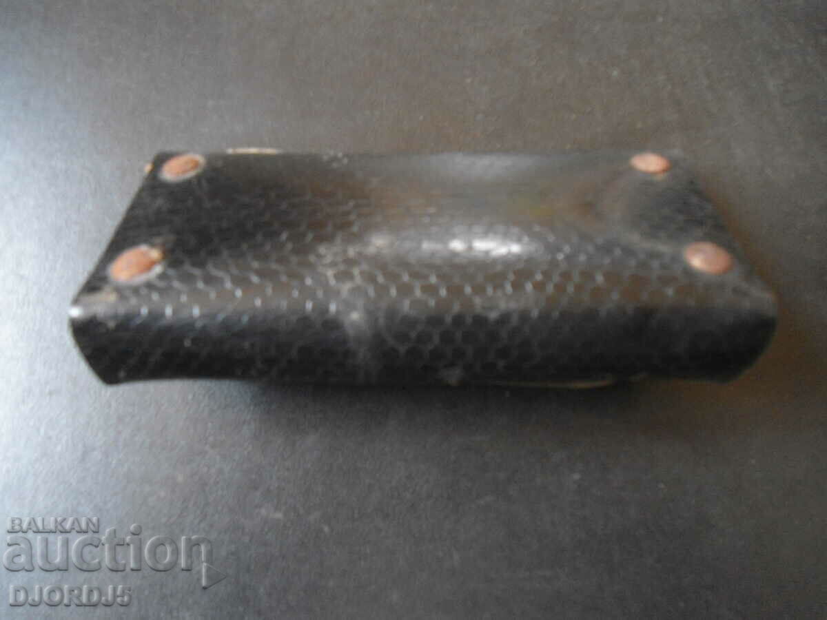 Old leather bag with price 4.00 BGN | € 2.05 Old leather bag with price 4.00 BGN | € 2.05