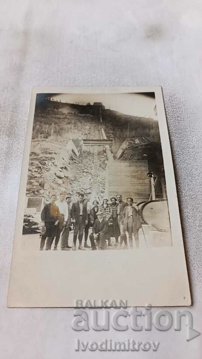 Fotografie Rila Bărbați și femei în fața instalației Orion 1926
