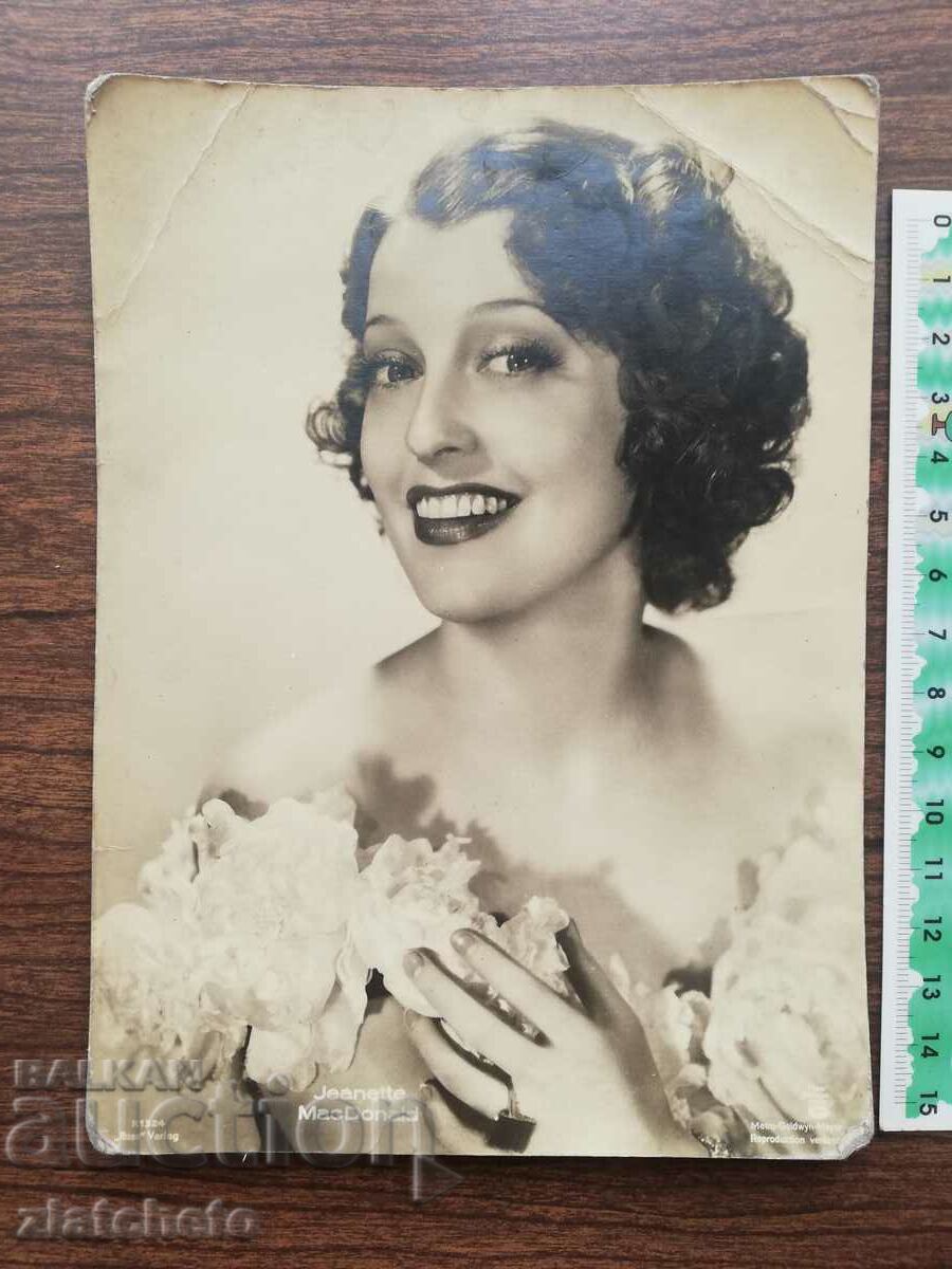 Old photo Kingdom of Bulgaria - artists Jeanette MacDonald with price 25.00 BGN | € 12.78 Old photo Kingdom of Bulgaria - artists Jeanette MacDonald with price 25.00 BGN | € 12.78