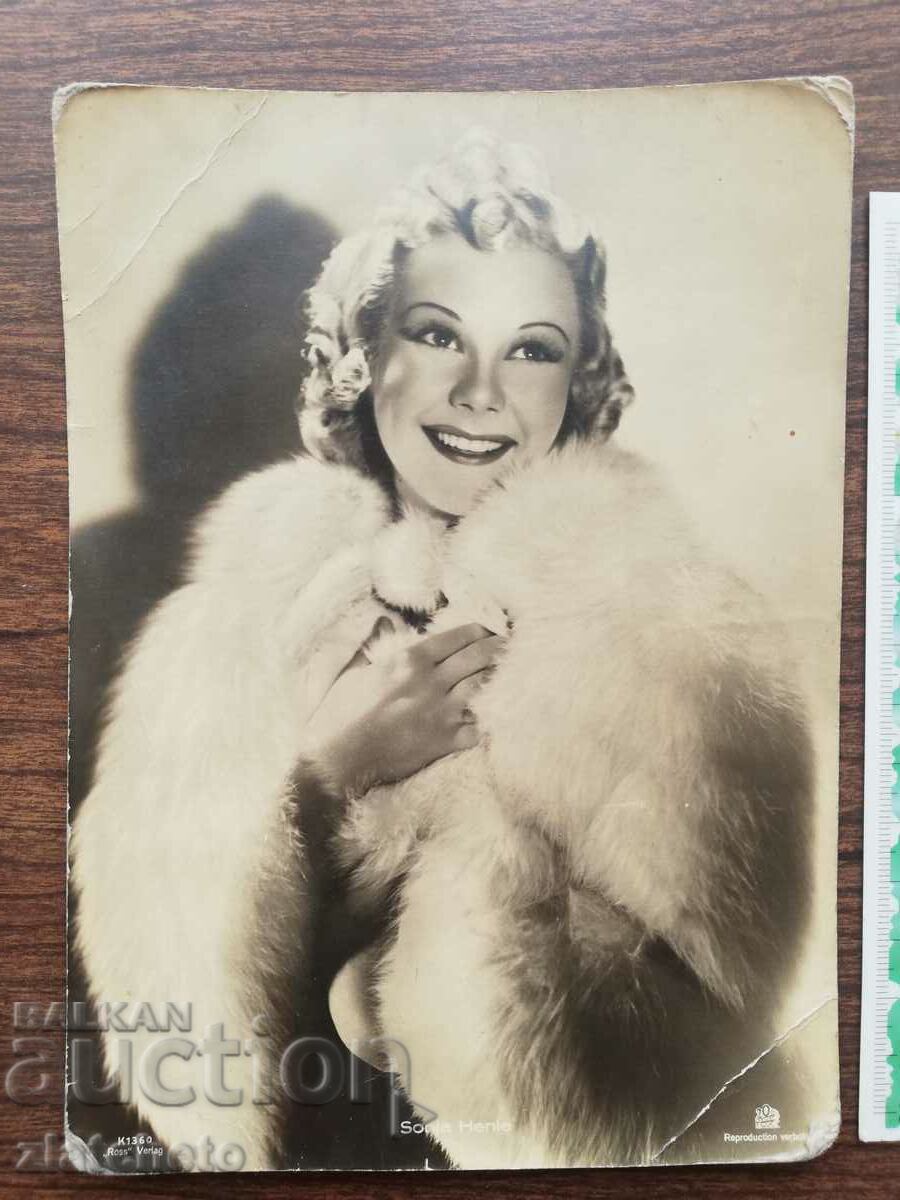 Old photo Kingdom of Bulgaria - artists Sonja Henie with price 25.00 BGN | € 12.78 Old photo Kingdom of Bulgaria - artists Sonja Henie with price 25.00 BGN | € 12.78