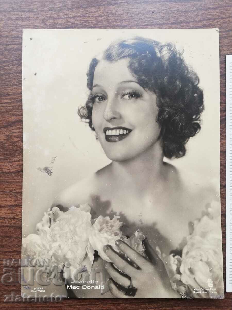 Old photo Kingdom of Bulgaria - artists Jeanette MacDonald with price 25.00 BGN | € 12.78
