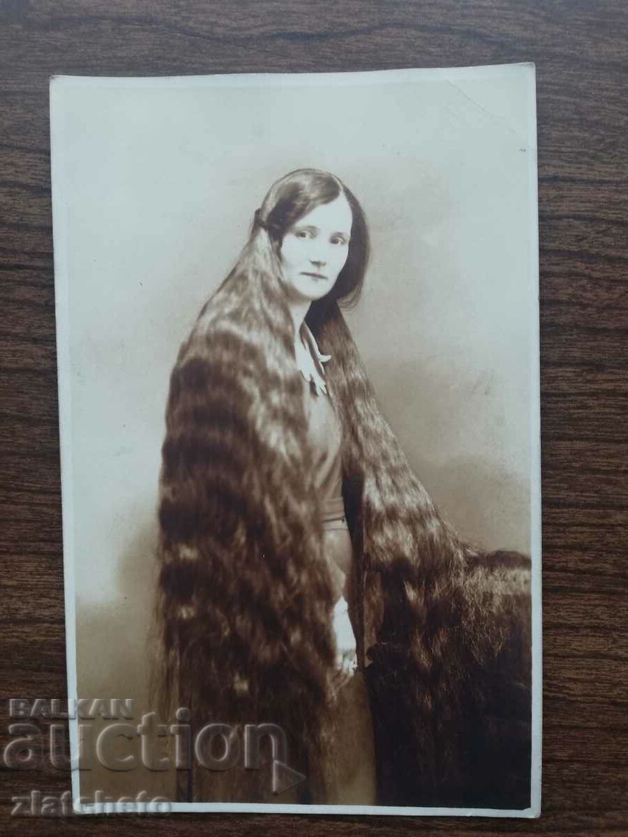 Стара снимка Царство България - Жена с дълга коса