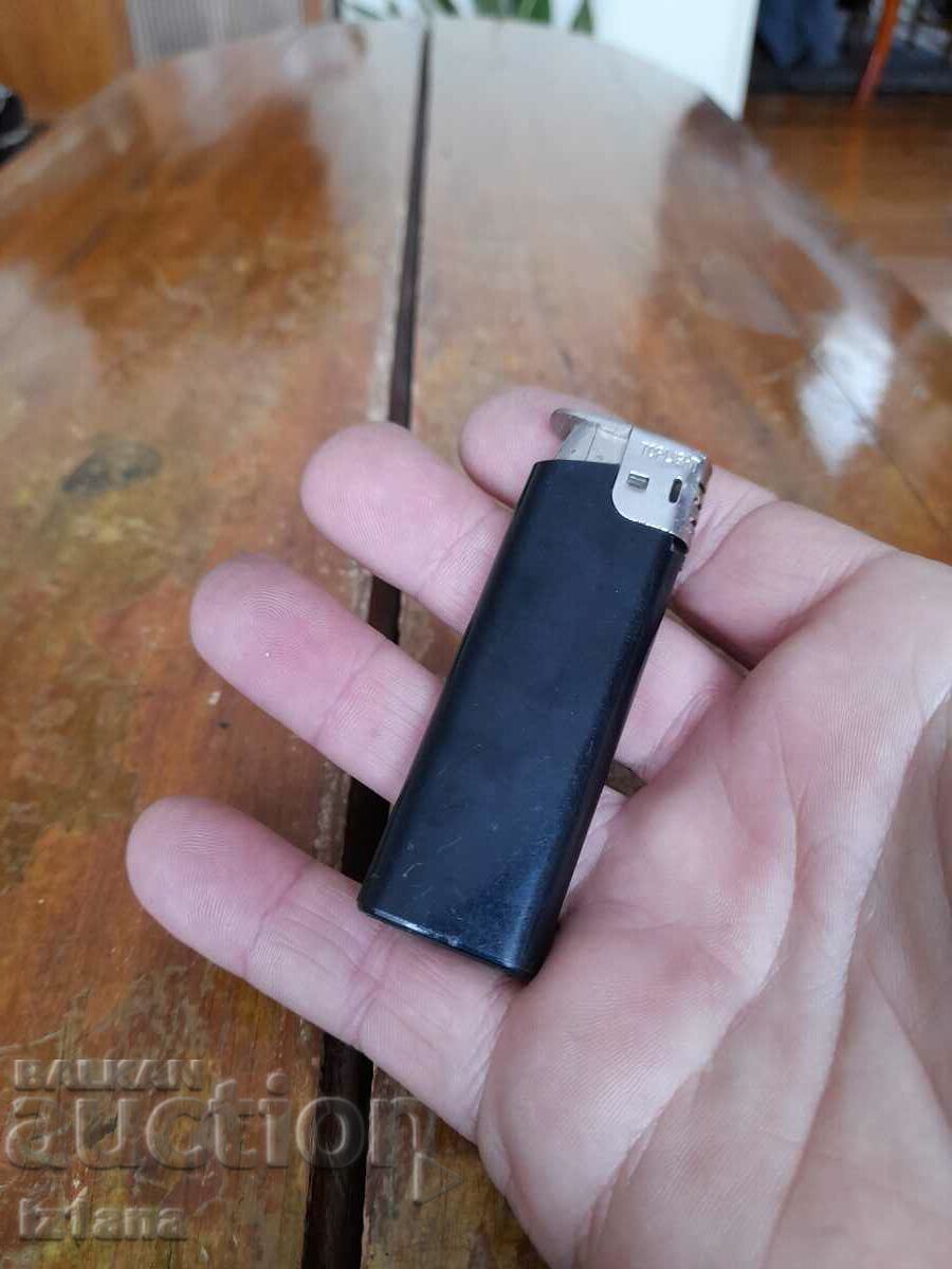 Auction An old Marlboro lighter Auction An old Marlboro lighter