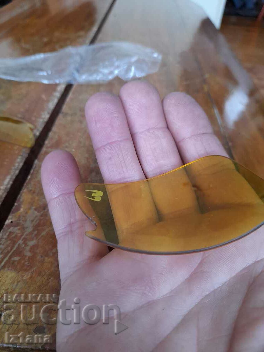 Delivery of Old sunglass lenses Delivery of Old sunglass lenses