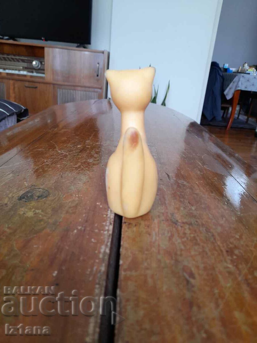 Delivery of Old rubber toy, kitten, cat