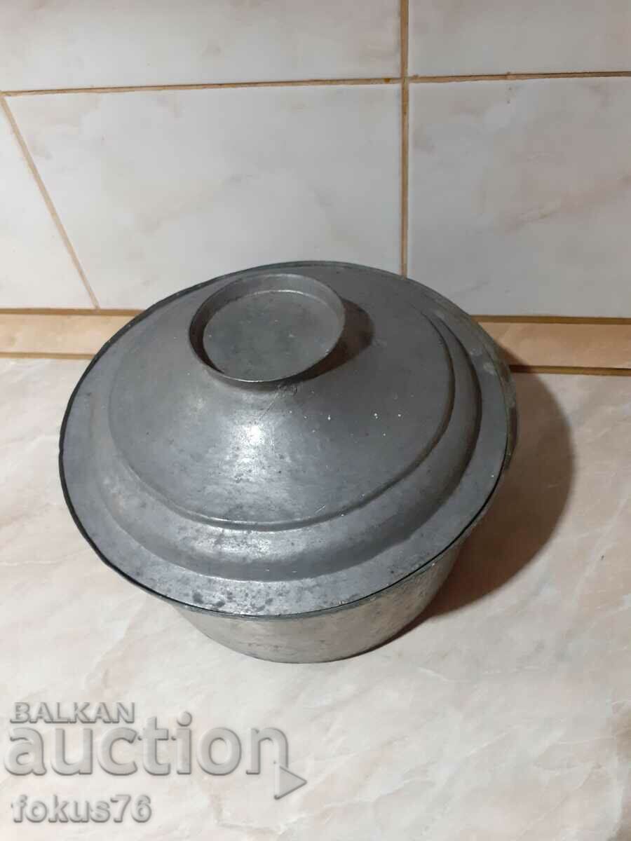 Old Renaissance copper pot with lid - tinned with price 65.00 BGN | € 33.23 Old Renaissance copper pot with lid - tinned with price 65.00 BGN | € 33.23