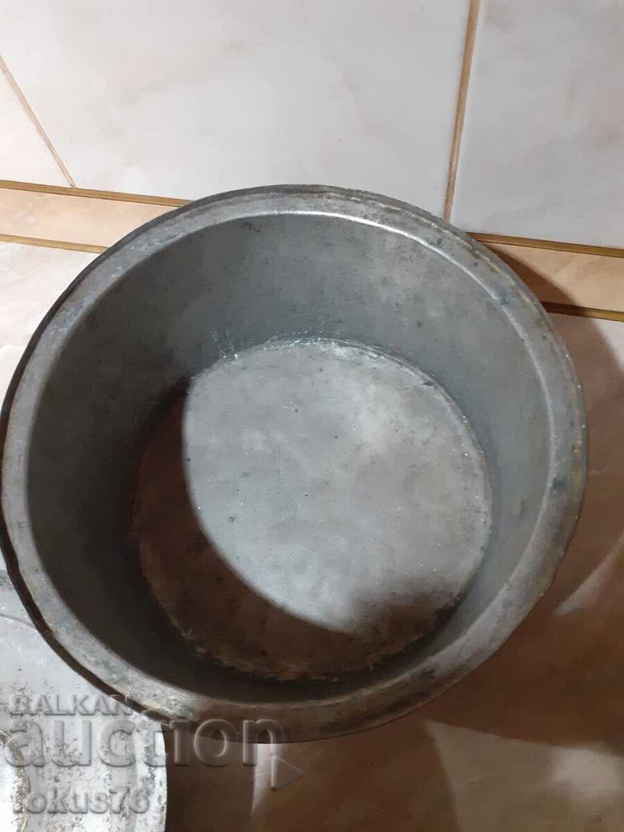 Delivery of Old Renaissance copper pot with lid - tinned Delivery of Old Renaissance copper pot with lid - tinned