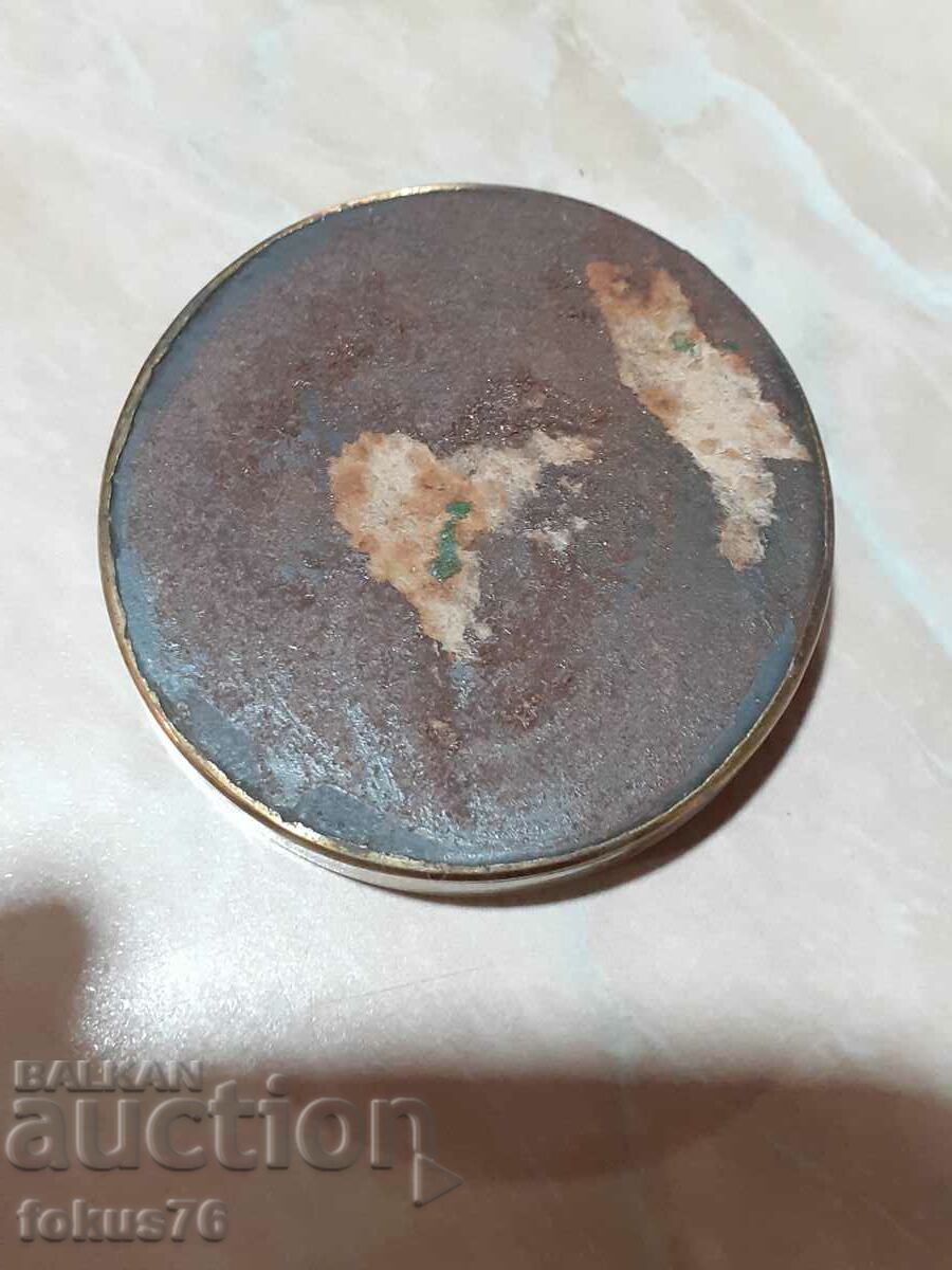 Livrarea Calendar vechi din bronz Livrarea Calendar vechi din bronz