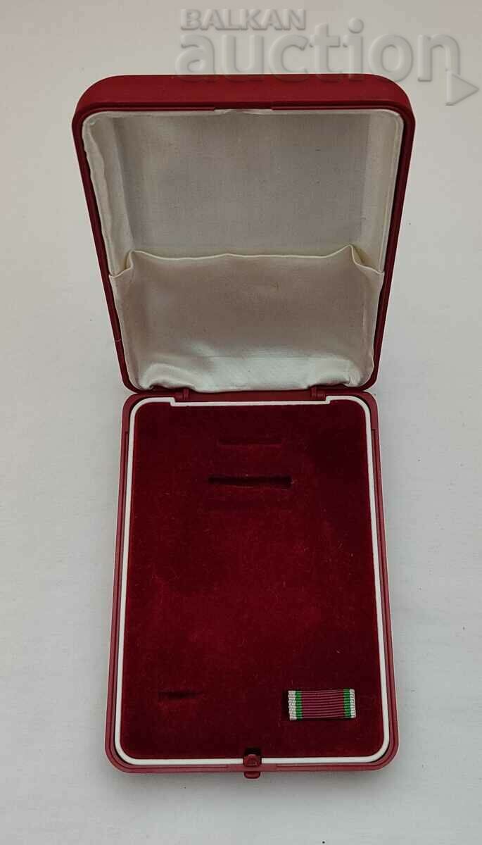 Delivery of ORDER OF SEPTEMBER 9, 1944 I DEGREE BOX