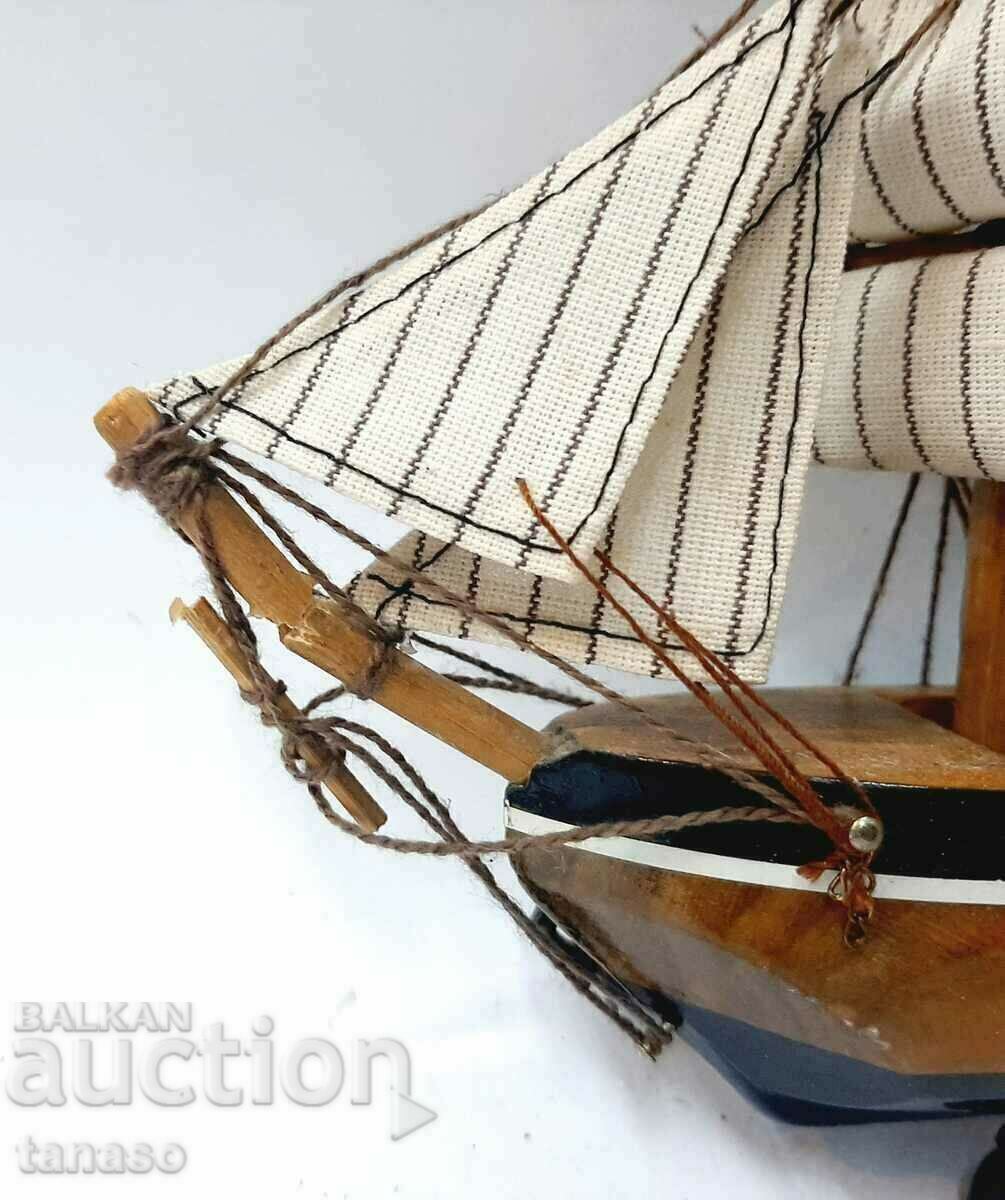 Auction Sailing ship model (13.3) Auction Sailing ship model (13.3)