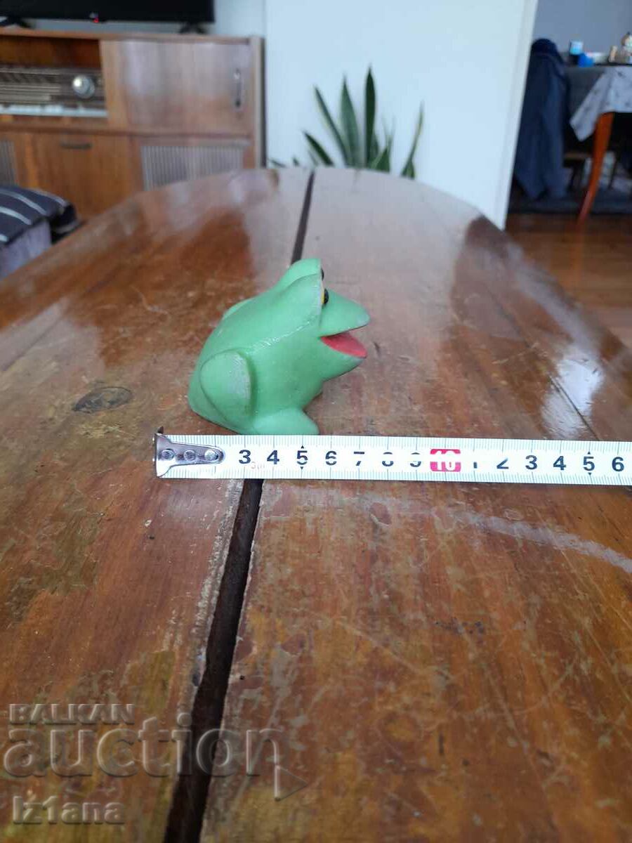 Delivery of Old rubber toy Frog