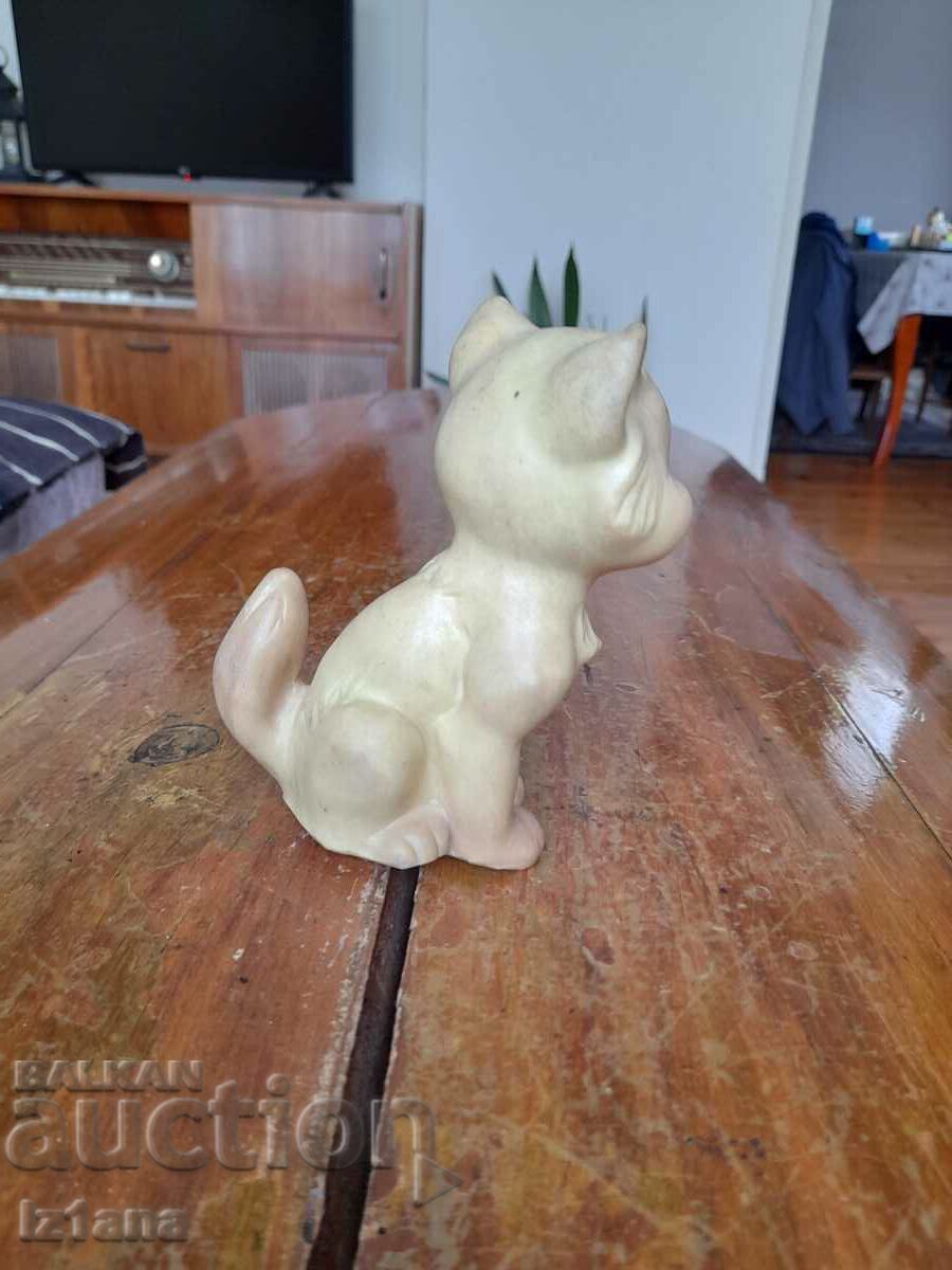 Delivery of Old rubber toy, kitten, cat Delivery of Old rubber toy, kitten, cat