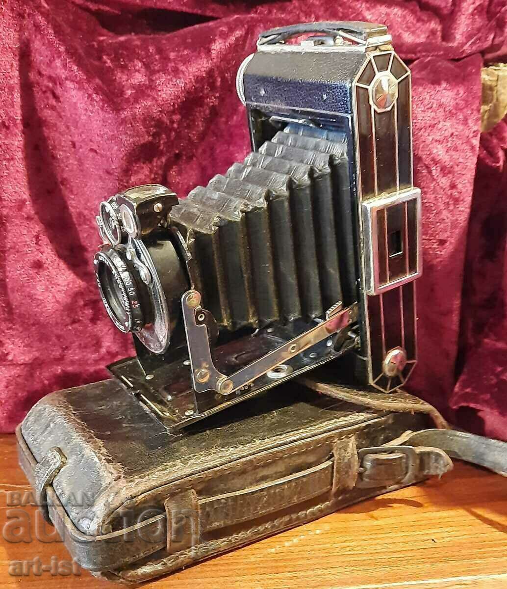 Kodak SIX 20 mod C Art Deco camera