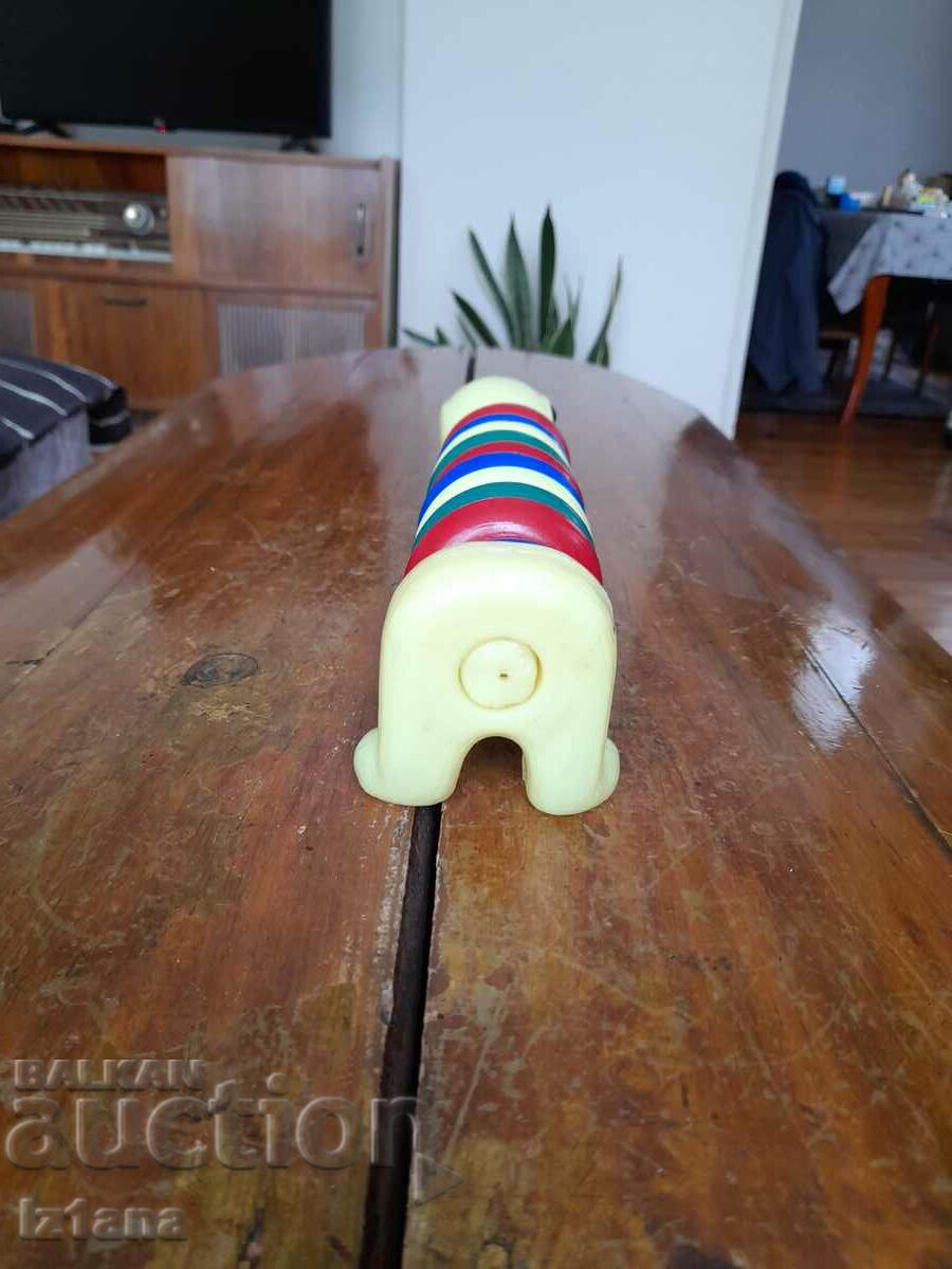 Delivery of Old toy, dog